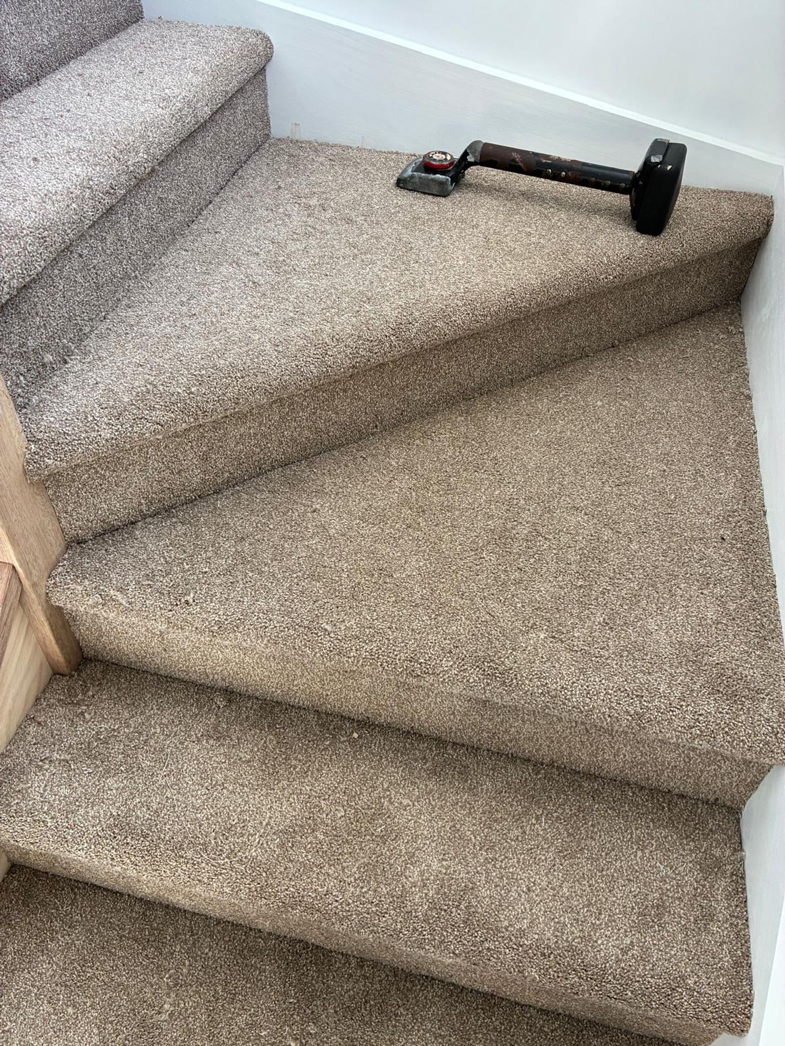 Professional stairs carpet installation